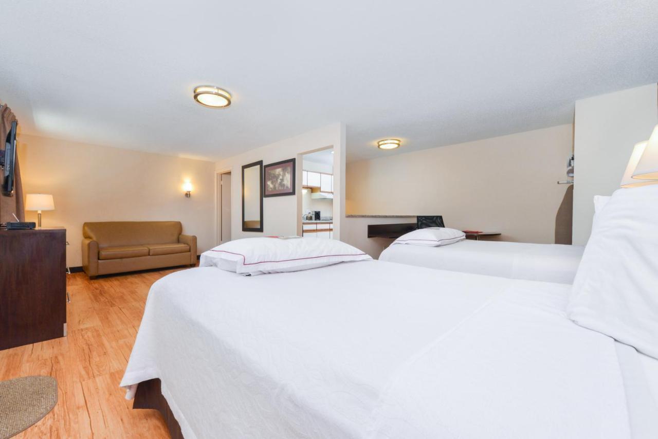 Red Roof Inn Plus+ & Suites Guilford Esterno foto
